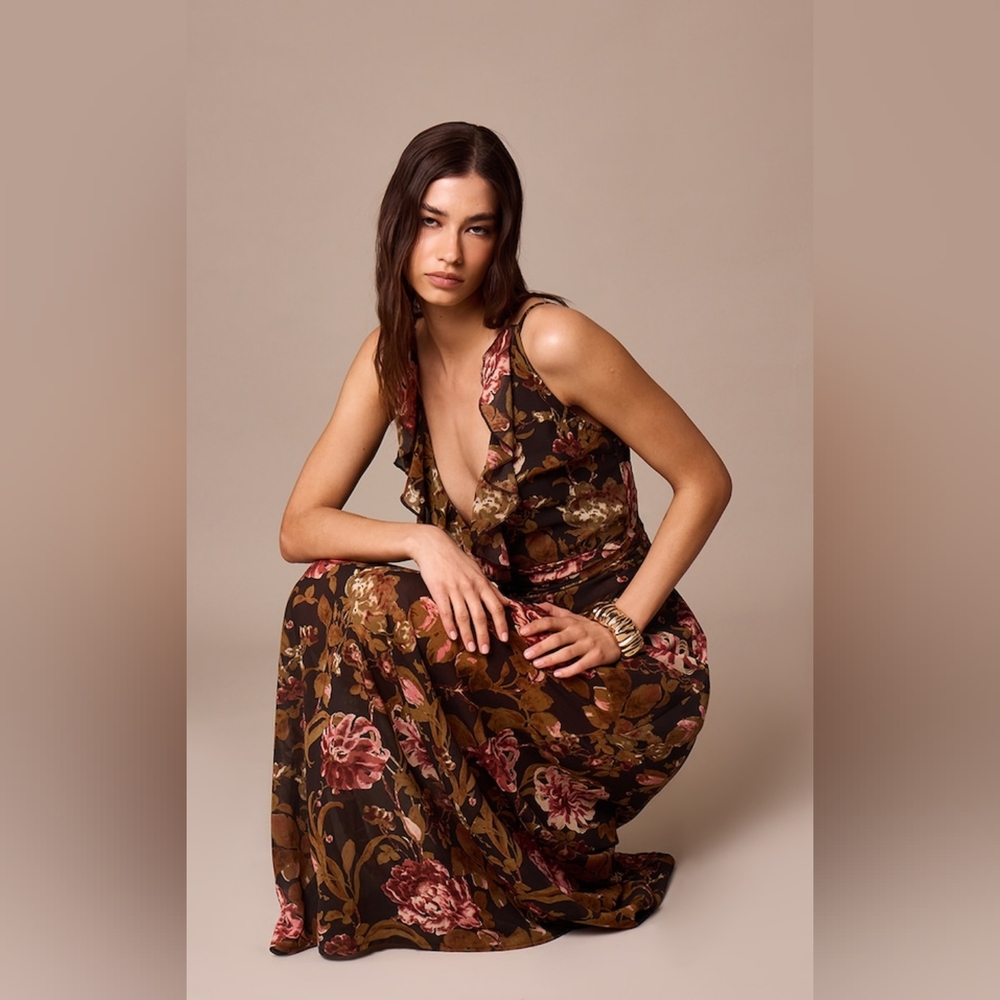 PrettyLittleThing Black Floral Printed Chiffon Ruched Detail Maxi Dress